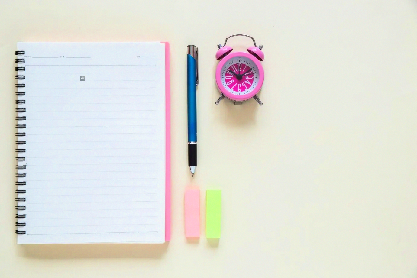 Pizarra que mapea obstáculos para inversores privados de mediana edad que construyen capital para la jubilación